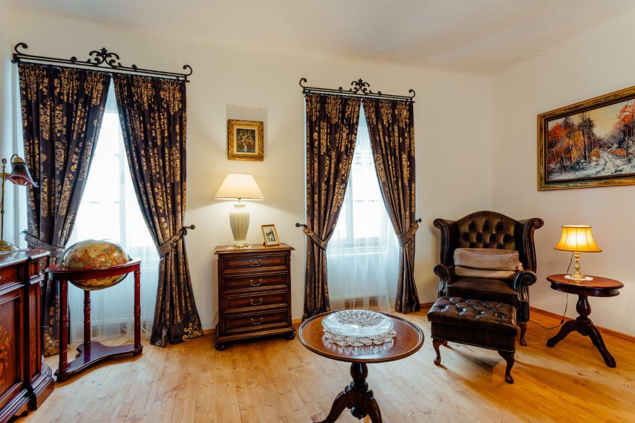 Strieborny Dvor